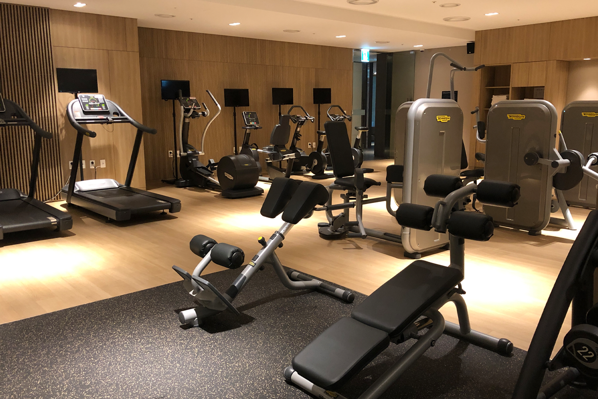 Phòng tập thể dục trang bị đầy đủ thiết bị tại LAHAN HOTELS, Jeonju