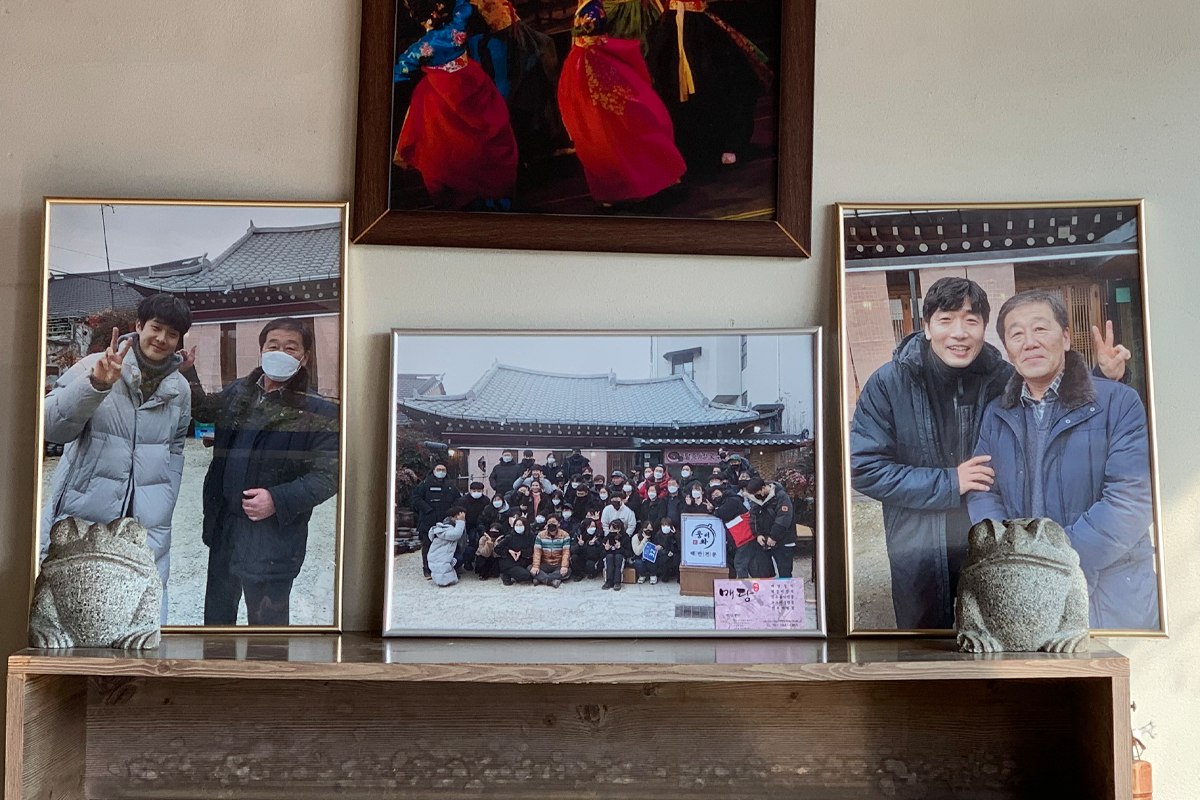 Những bức ảnh của chủ nhà hàng Maedang và diễn viên phim Mùa hè yêu dấu của chúng ta tại Jeonju