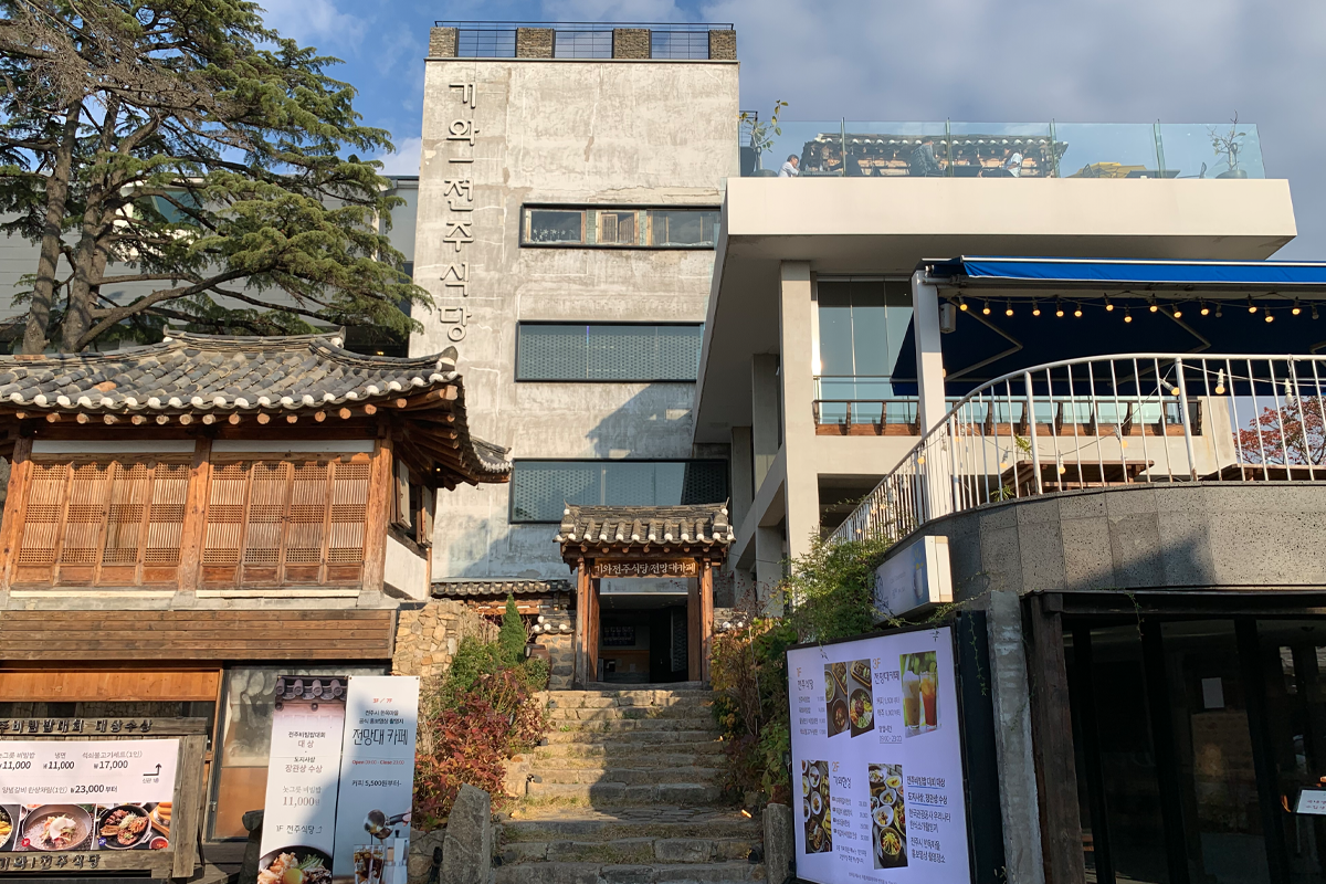 giwa餐厅的外观，现代与传统的结合给人一种独特的视觉享受。