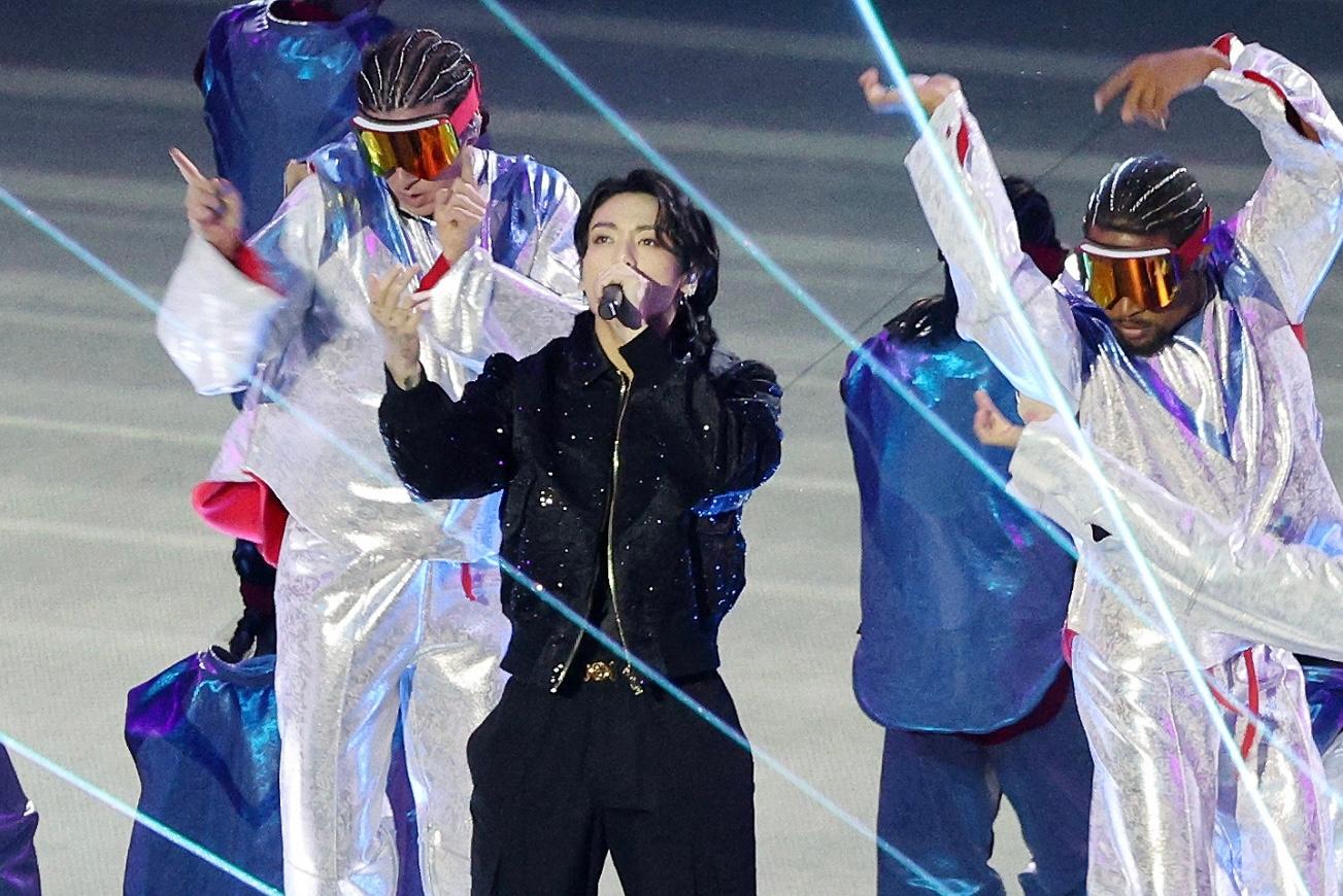 ジミン、SUGAも「かっこいい」と感激…BTSジョングク、カタールワールドカップを開いた