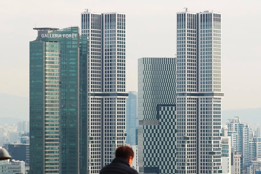 SM娛樂建築，位於首爾著名的地標，展示出現代感十足的摩天大樓設計，是Kpop娛樂文化的重要地點。