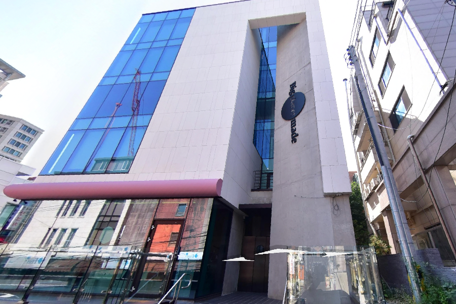 Big Planet Made Entertainment，公司辦公地，擁有現代雅緻的建築外觀。