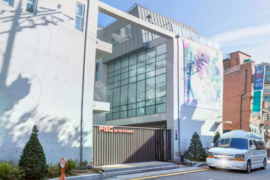 FNC Entertainment建築，設計現代感強，位於首爾，是許多Kpop藝人的工作地點。