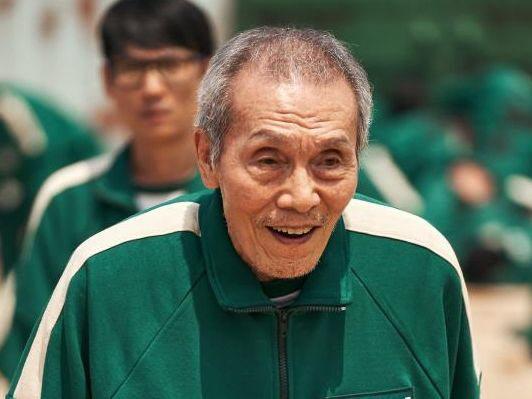 Netflixドラマ「イカゲーム」でカンブおじいさんの役を演じるオ・ヨンス俳優のシーン