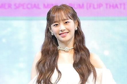 チュウ、今月の少女退出に波紋ing…メンバー·スタッフが反論「本当に腹が立つ」