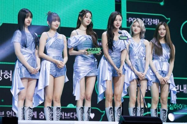 イム·ヨンウン5冠王→IVE-BTS4冠王…「MMA2022」大賞歌手が総なめ