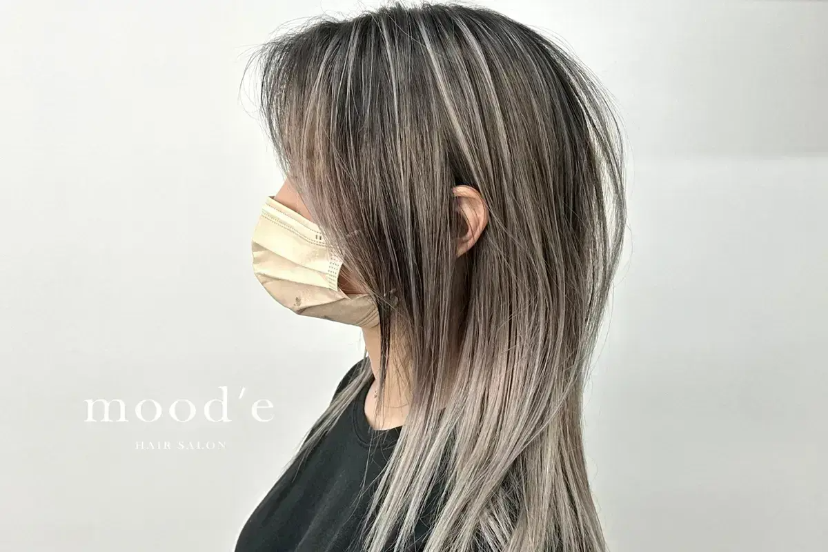 ตัวอย่างทรงผมที่ร้าน MOOD'E แสดงการตกแต่งผมที่ละเอียดอ่อนและทันสมัย