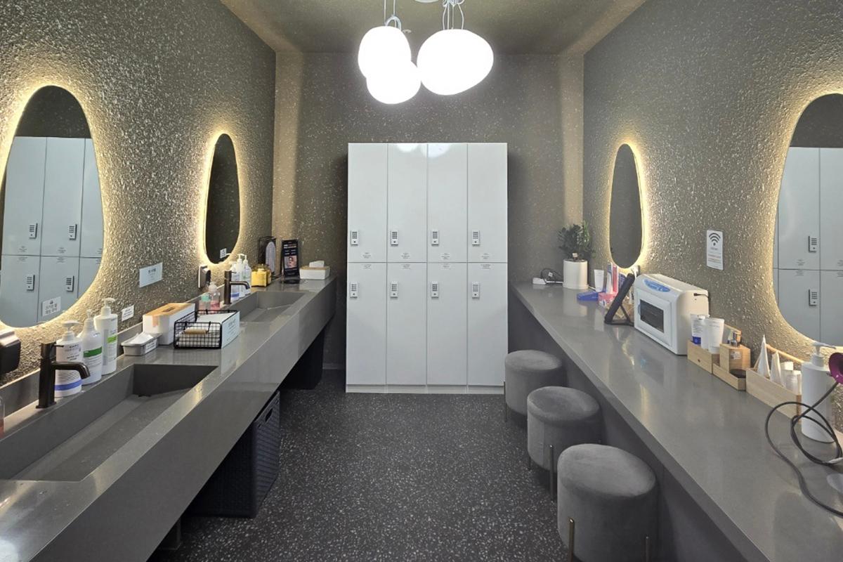 韓國 弘大醫美 推薦 首爾玻尿酸施打 韓國打肉毒 皮膚管理 雷射去痘 去斑 推薦價格 2025 預約