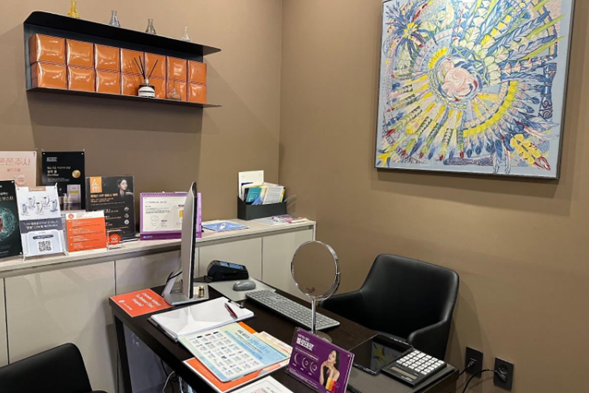 弘大 DR. DESINGER 弘大皮膚科 ソウル 韓国美容 韓国 韓国旅行 韓国美容旅行 女神チケット ボトックス フィラー 水光注射 シュリンクユニバース リフトアップ ニキビ改善 美白クリニック アクアピール ウルセラ ピーリング