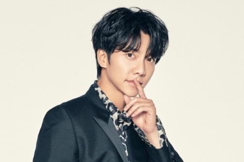 イ·スンギの50億寄付に再注目される美談「うちの息子も車椅子を貰った」