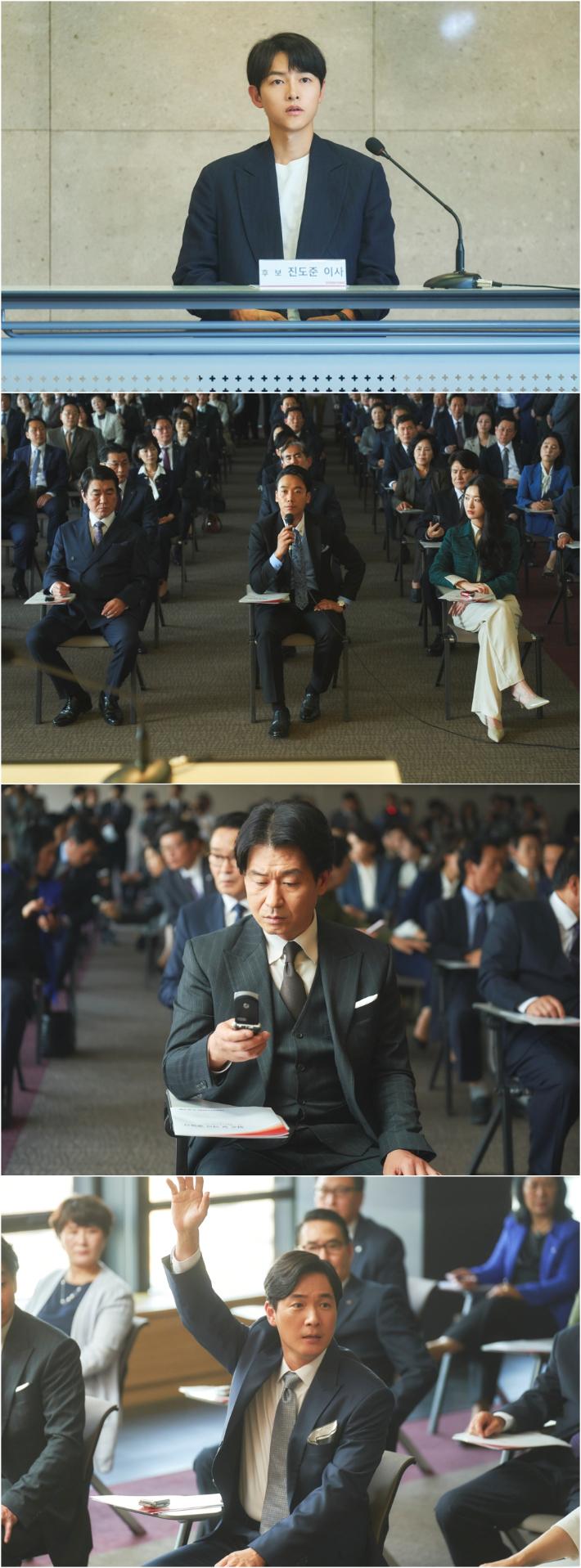 スニャングループの株主総会でマイクの前に立つ男性