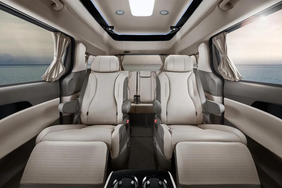 高級なソウルの空港送迎用プレミアムリムジンタクシーの豪華な外観。韓国のモバイルレンタルタクシーサービス、快適で信頼性のある移動手段。