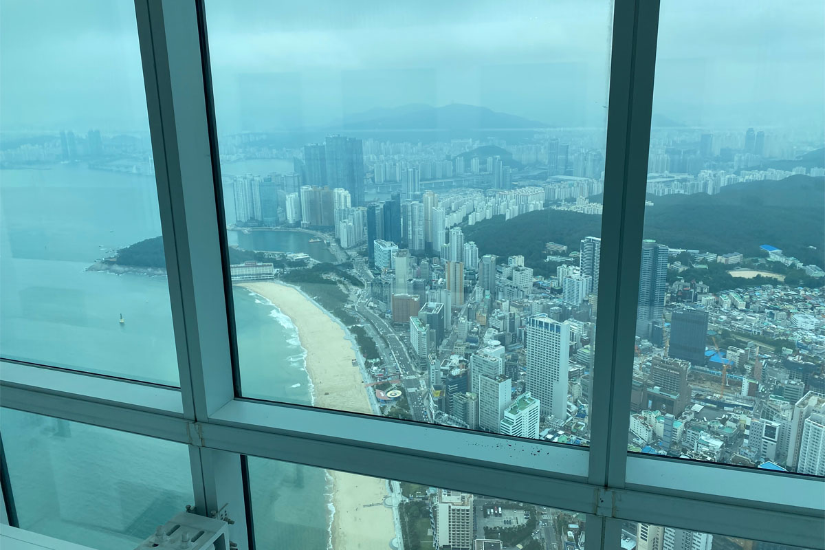 khung cảnh biển và thành phố Busan nhìn từ đài quan sát Busan X the Sky, Hàn Quốc