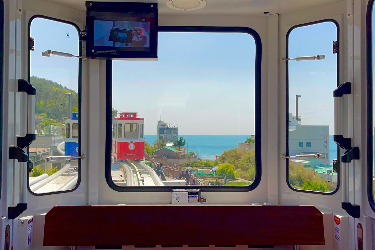 view từ trong  tàu Sky Capsule ở Busan, Hàn Quốc