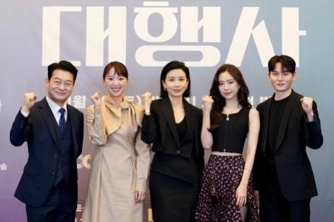 「代理店」イ·ボヨンvsチョ·ソンハ、大企業役員たちの殺伐とした社内戦争