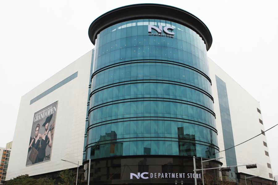 大邱EXCO NC百货，展示得体的建筑设计，方便附近居民的购物主要场所之一。