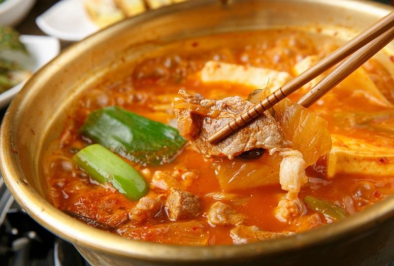 韓国旅行、韓国観光、韓国グルメ、韓国料理、韓国チキン、サムギョプサル、カンジャンケジャン、サムゲタン、キンパ、韓国冷麺、チヂミ、ソルロンタン、ジャージャー麵、トッポッキ、キムチチゲ、タッカルビ、スンデ、コプチャン、チョッパル、ポッサム、ユッケ、タッパル、広蔵市場