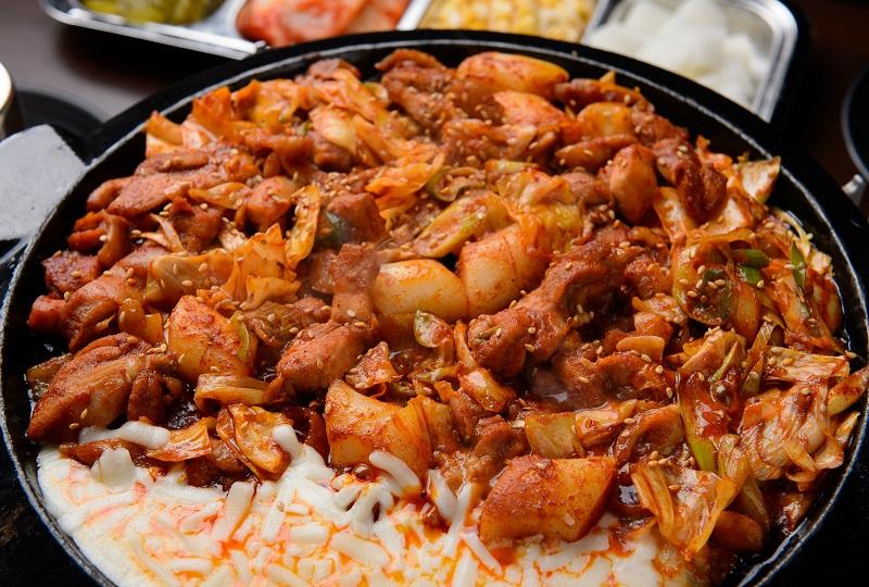 韓国旅行、韓国観光、韓国グルメ、韓国料理、韓国チキン、サムギョプサル、カンジャンケジャン、サムゲタン、キンパ、韓国冷麺、チヂミ、ソルロンタン、ジャージャー麵、トッポッキ、キムチチゲ、タッカルビ、スンデ、コプチャン、チョッパル、ポッサム、ユッケ、タッパル、広蔵市場