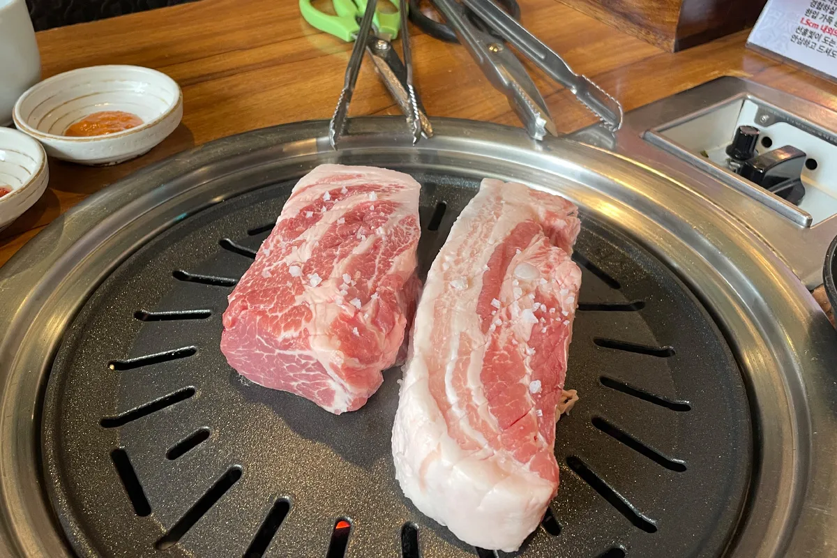 韓国旅行、韓国観光、韓国グルメ、韓国料理、韓国チキン、サムギョプサル、カンジャンケジャン、サムゲタン、キンパ、韓国冷麺、チヂミ、ソルロンタン、ジャージャー麵、トッポッキ、キムチチゲ、タッカルビ、スンデ、コプチャン、チョッパル、ポッサム、ユッケ、タッパル、広蔵市場