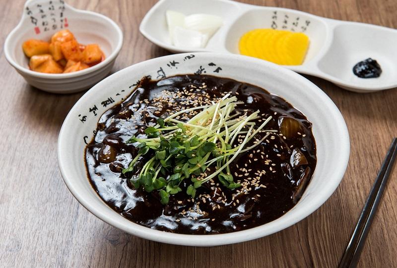 韓国旅行、韓国観光、韓国グルメ、韓国料理、韓国チキン、サムギョプサル、カンジャンケジャン、サムゲタン、キンパ、韓国冷麺、チヂミ、ソルロンタン、ジャージャー麵、トッポッキ、キムチチゲ、タッカルビ、スンデ、コプチャン、チョッパル、ポッサム、ユッケ、タッパル、広蔵市場