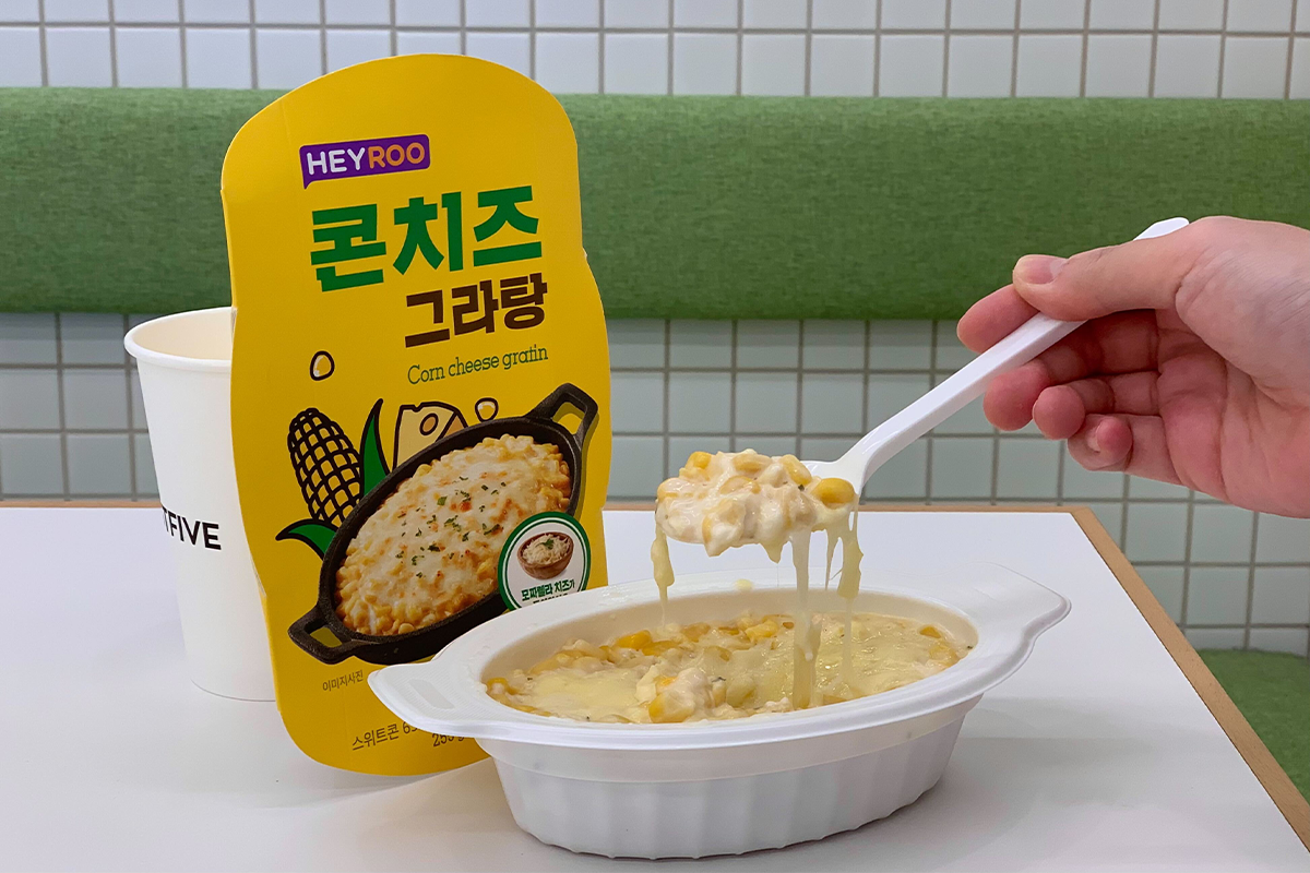 焗烤芝士粟米的加熱後，粟米與濃鬱芝士完美融合，香濃拉絲效果誘人，不可錯過的小吃。