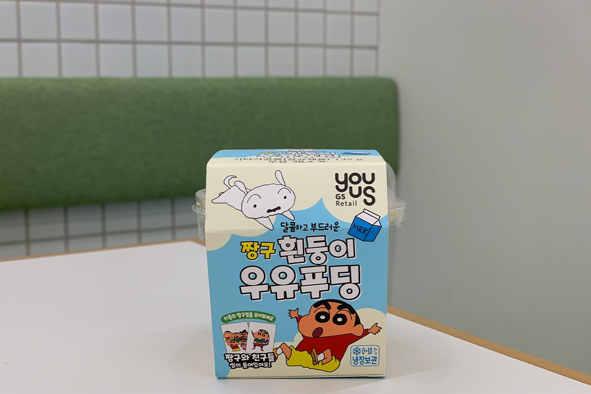 GS25便利店的蠟筆小新小白牛奶布甸，憑著可愛的卡通形象，吸引消費者目光與食慾。