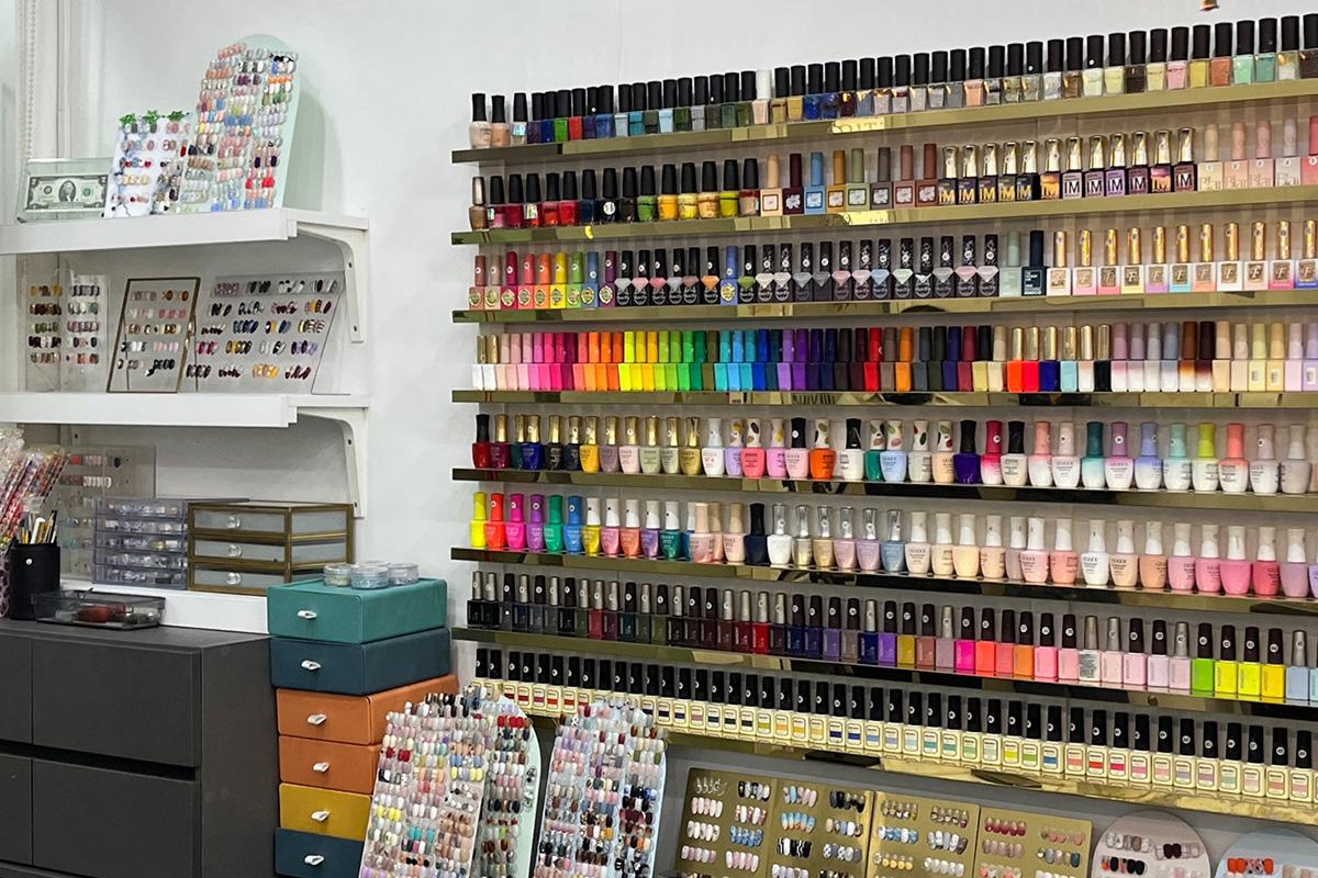 ร้านทำเล็บ‘โอนึลกวาดารึน’ (오늘과다른네일) สาขาฮงแด