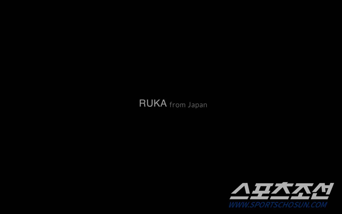 日本出身のBABYMONSTERメンバー、ルカを紹介するステージのエンディング。