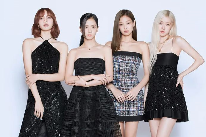 パクソジュン、ソンジュンギ、イミンホ、東方神起、KARA、ソンヘギョ、イミンホ、ハンソヒ、イジュンギ、TWICE、サナ、ニキ、iu、アイユ、bts、韓国芸能人、人気韓国俳優、人気kpopアイドル、韓流