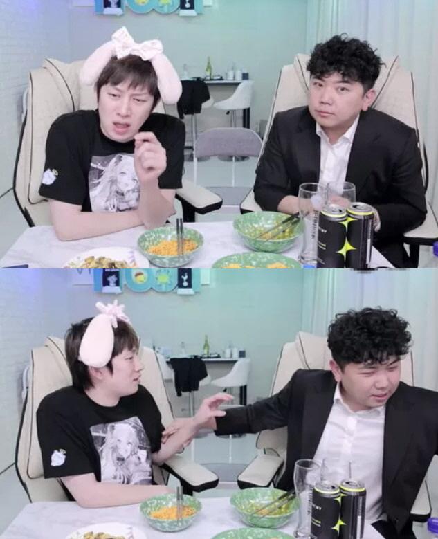 インターネット放送番組に出演している人たちの様子。テーブルの上に食品や飲み物が並んでいる。