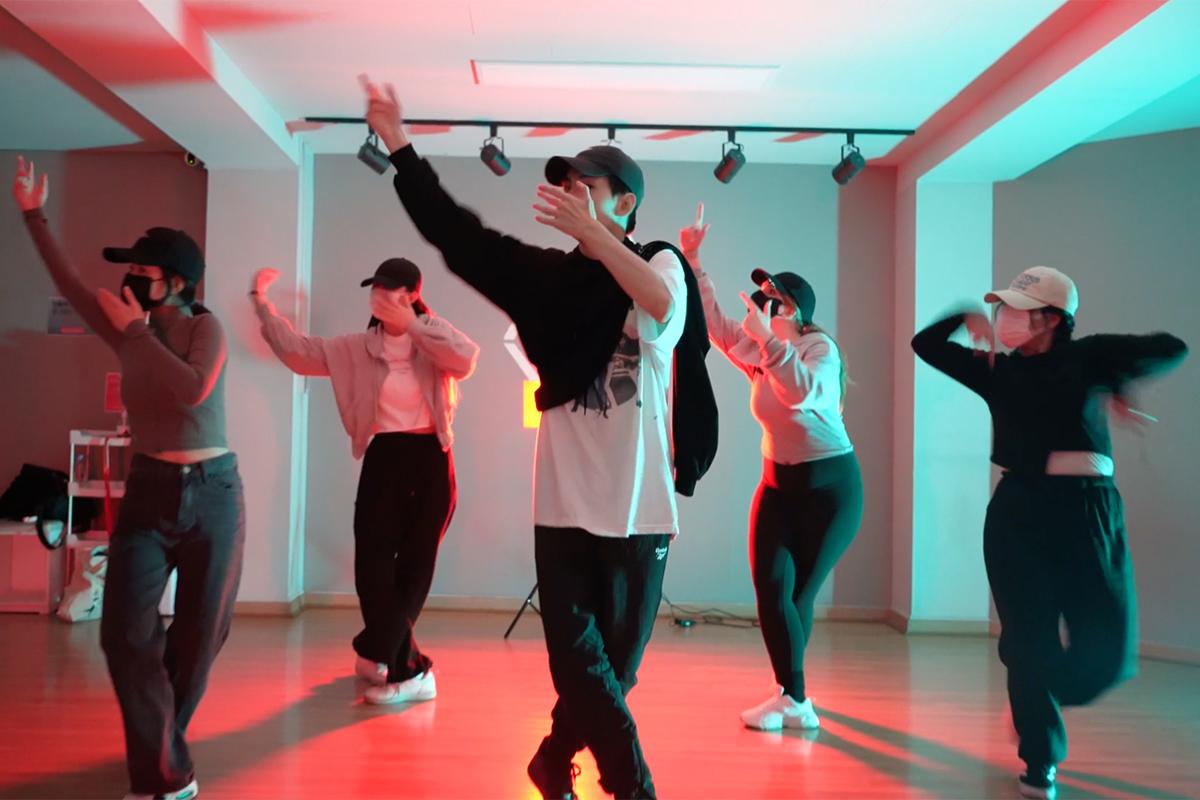 Dance Class Taught by K-pop Idol Dancer