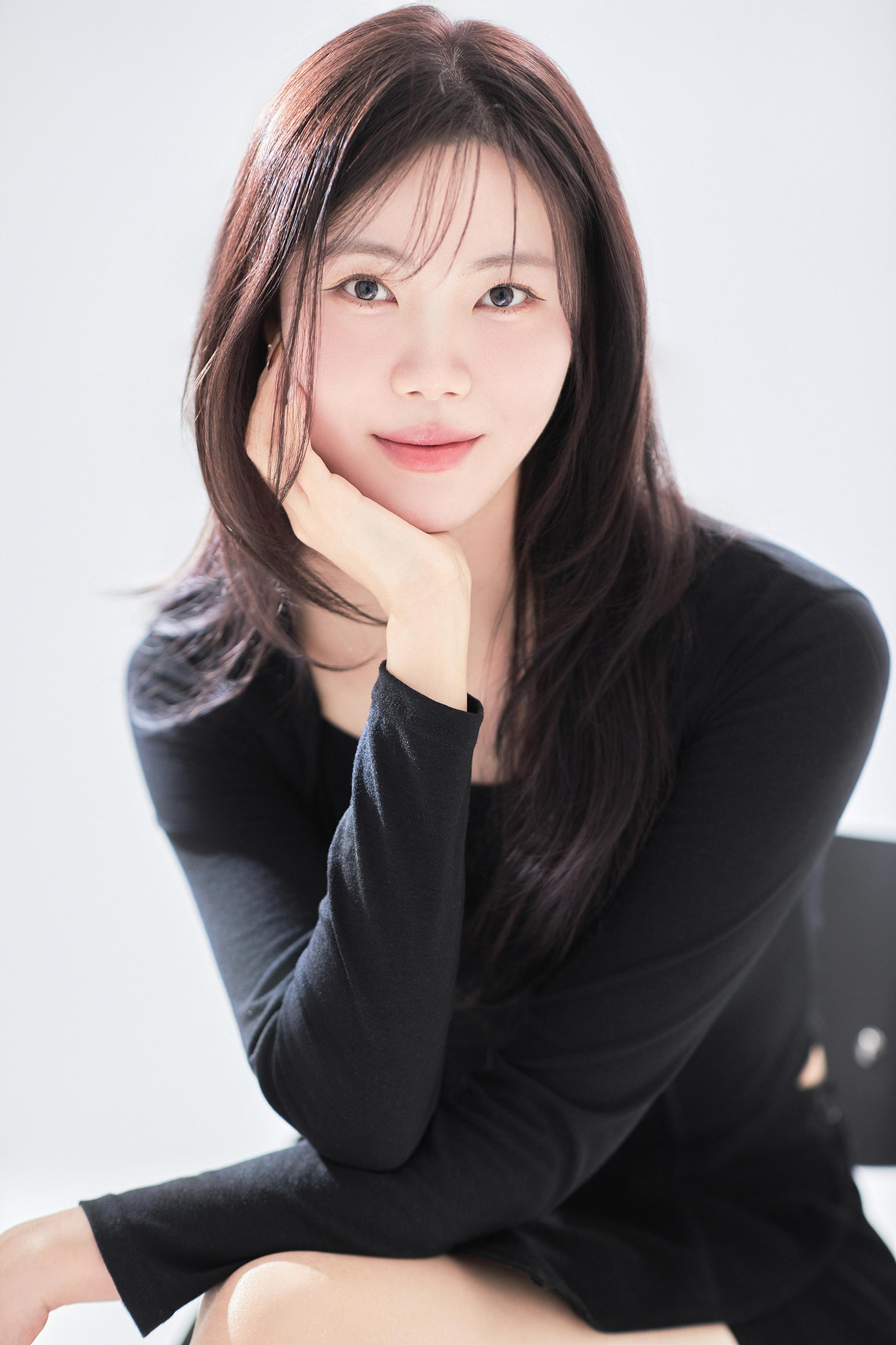 韓国の清潭洞で行われたメイクアップデモンストレーション