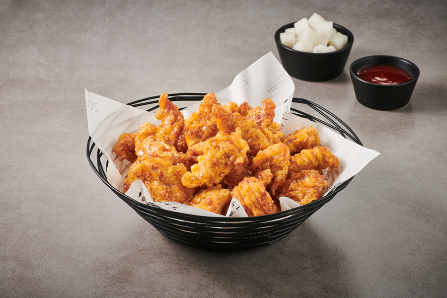 A delicious bowl of Kyochon Fried Chicken's signature honey-flavored chicken wings served in Seoul.