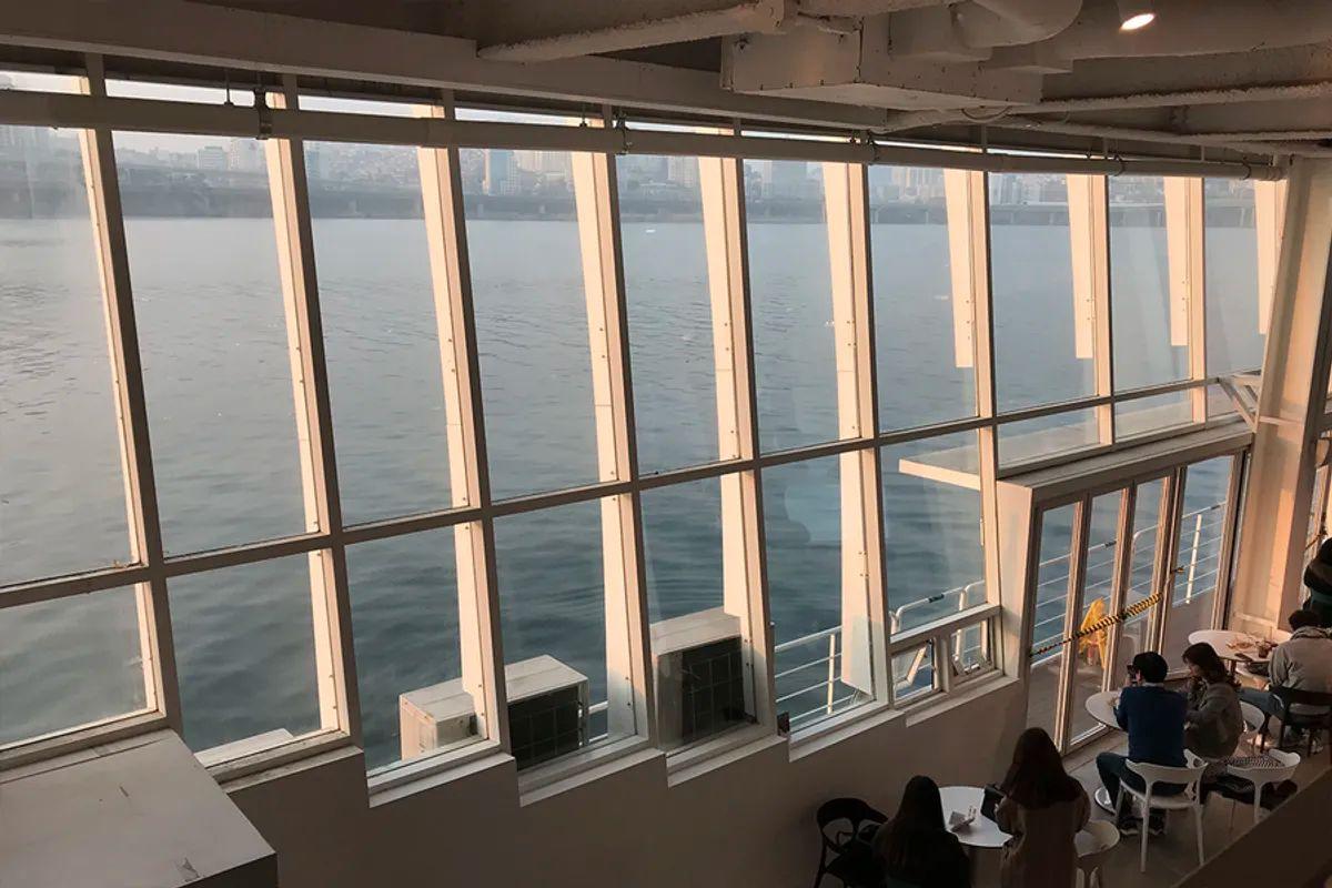 quán cafe view sông Hàn đẹp nhất Seoul 