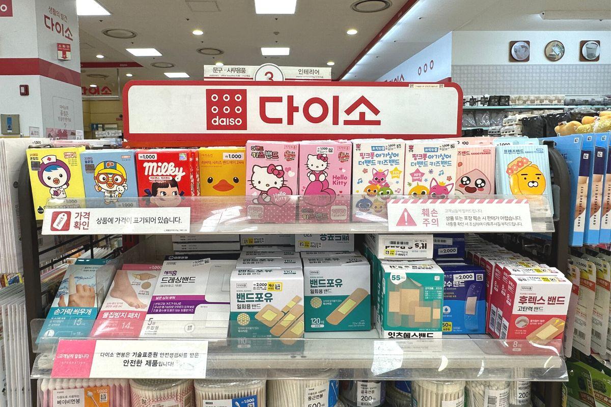Băng cá nhân hàn quốc ở Daiso, item du lịch cần thiết