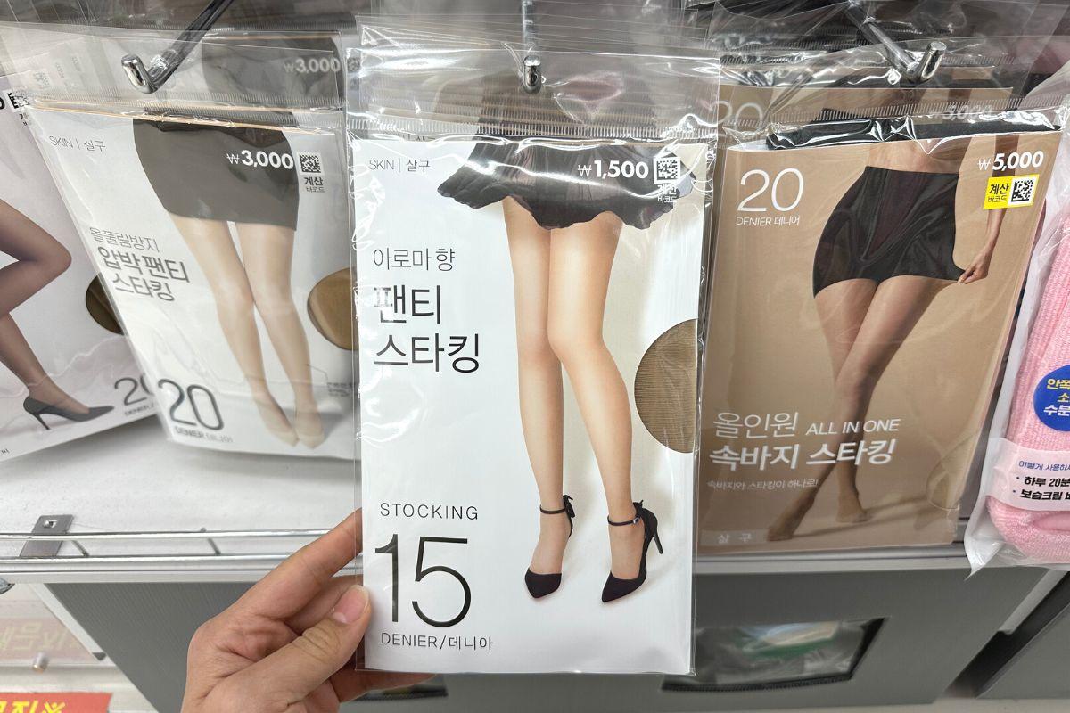 Quần tất giấy hàn quốc  ở Daiso, item du lịch cần thiết