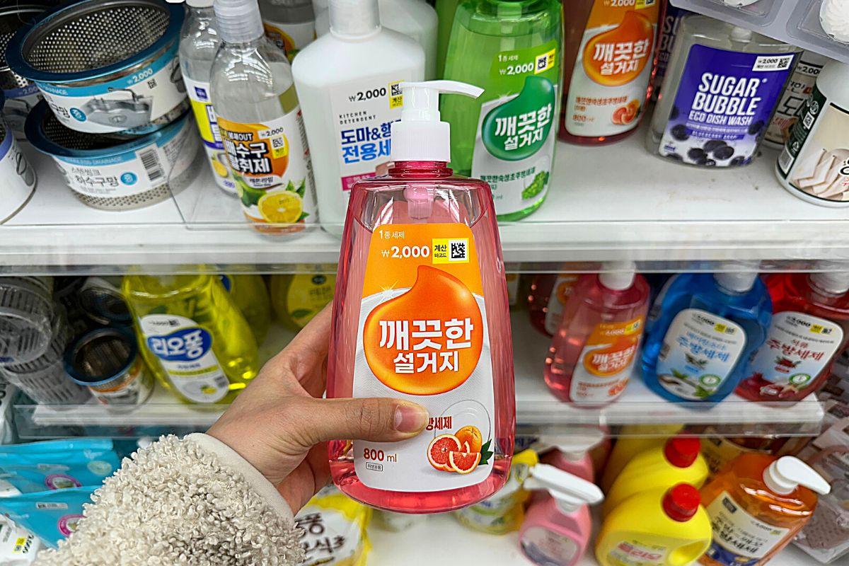 Nước rửa bát, bột giặt hàn quốc ở Daiso, item du lịch cần thiết
