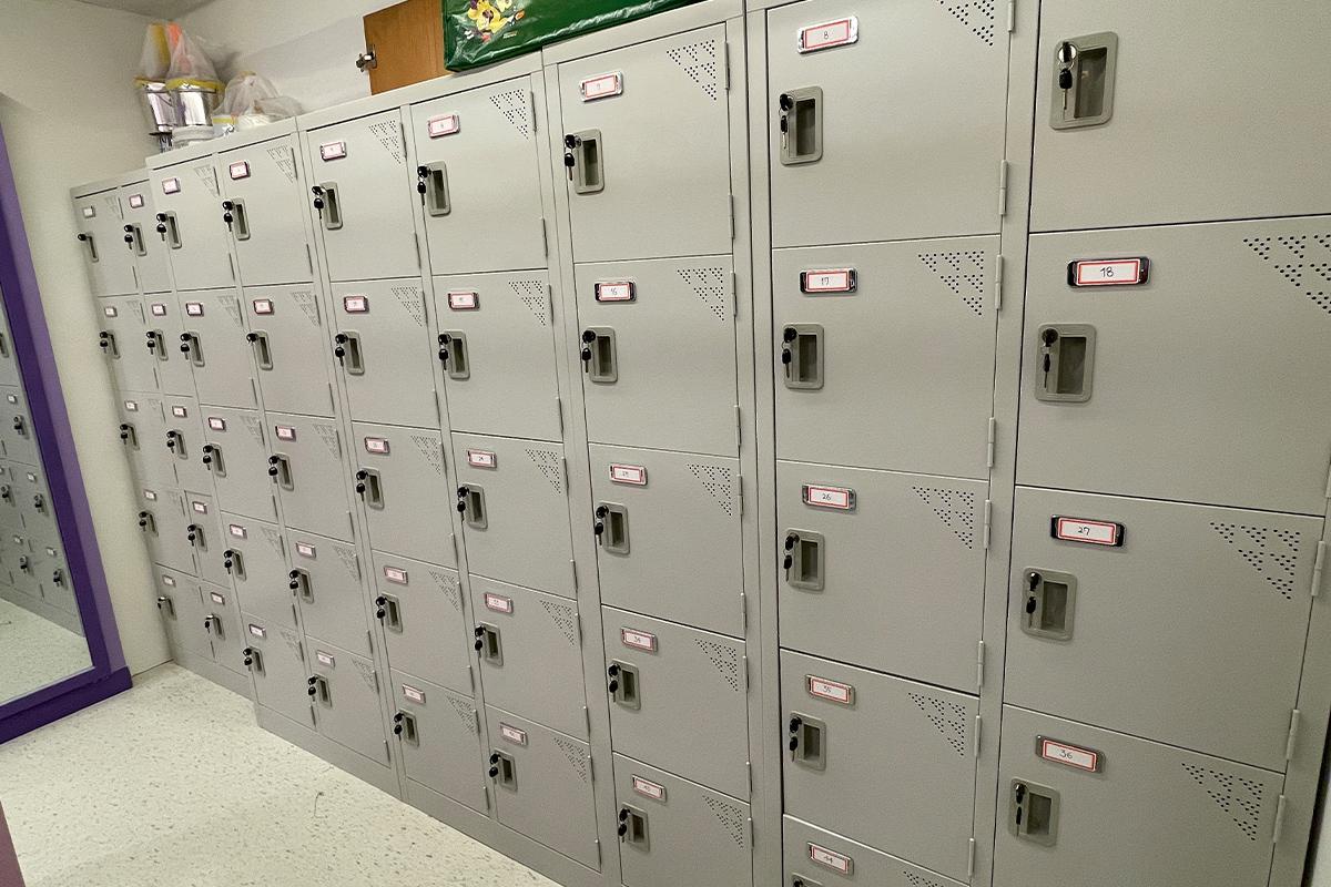 韓國旅行 江南校服 免費儲物櫃