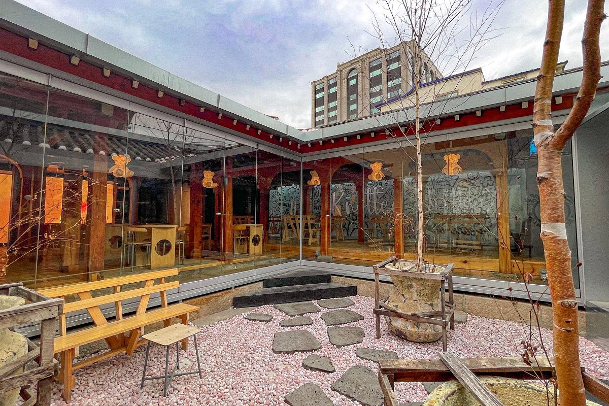 韓国旅行、韓国カフェ、韓国ドーナツ、ノーティッド、ノーティッドドーナツ、Knotted、Cafe Knotted、ノティドゥ、牛乳生クリーム、おしゃれカフェ、韓屋カフェ、安国、北村韓屋村