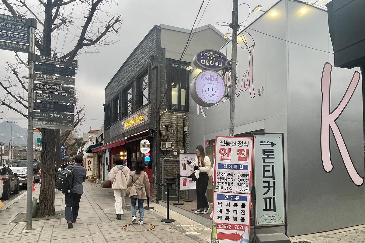 韓国旅行、韓国カフェ、韓国ドーナツ、ノーティッド、ノーティッドドーナツ、Knotted、Cafe Knotted、ノティドゥ、牛乳生クリーム、おしゃれカフェ、韓屋カフェ、安国、北村韓屋村