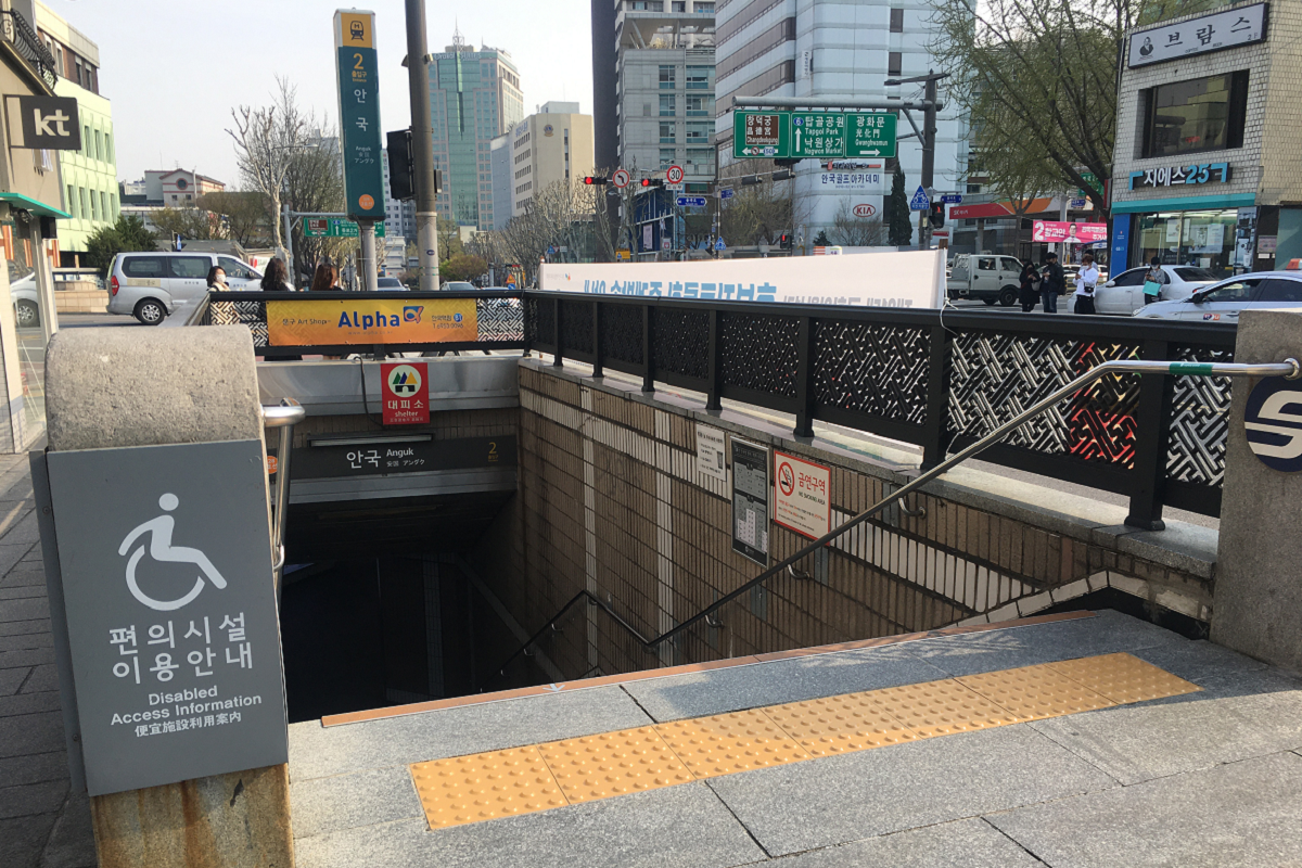 韓国旅行、韓国カフェ、韓国ドーナツ、ノーティッド、ノーティッドドーナツ、Knotted、Cafe Knotted、ノティドゥ、牛乳生クリーム、おしゃれカフェ、韓屋カフェ、安国、北村韓屋村