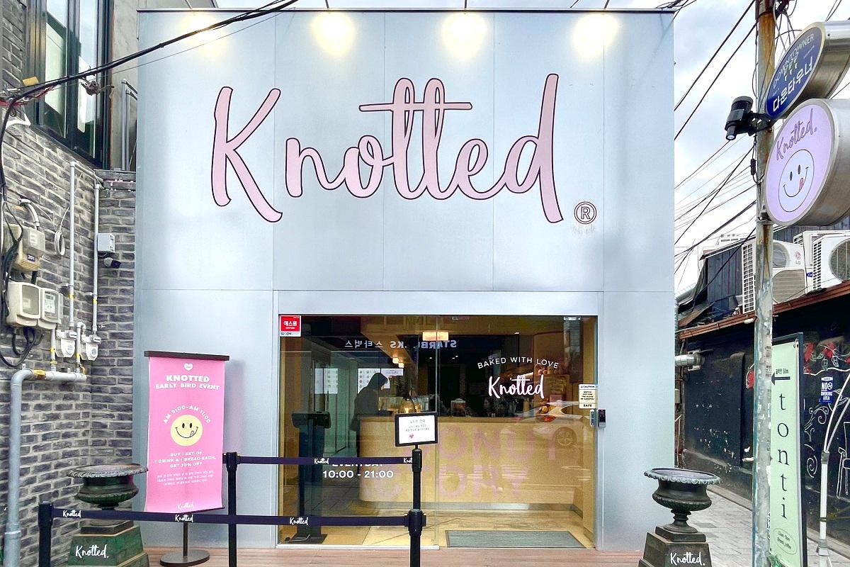 韓国旅行、韓国カフェ、韓国ドーナツ、ノーティッド、ノーティッドドーナツ、Knotted、Cafe Knotted、ノティドゥ、牛乳生クリーム、おしゃれカフェ、韓屋カフェ、安国、北村韓屋村