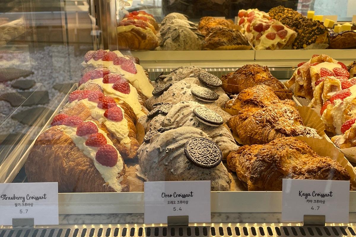 韓国旅行、韓国カフェ、韓国ドーナツ、ノーティッド、ノーティッドドーナツ、Knotted、Cafe Knotted、ノティドゥ、牛乳生クリーム、おしゃれカフェ、韓屋カフェ、安国、北村韓屋村