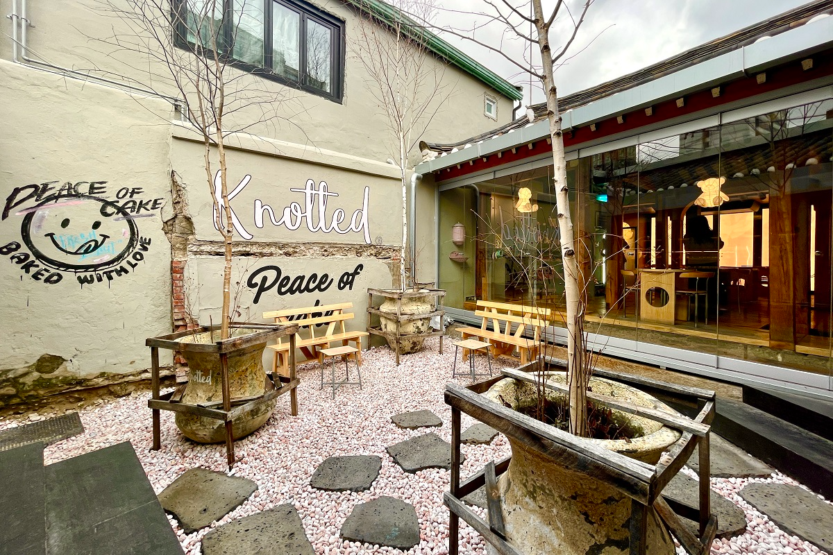 韓国旅行、韓国カフェ、韓国ドーナツ、ノーティッド、ノーティッドドーナツ、Knotted、Cafe Knotted、ノティドゥ、牛乳生クリーム、おしゃれカフェ、韓屋カフェ、安国、北村韓屋村