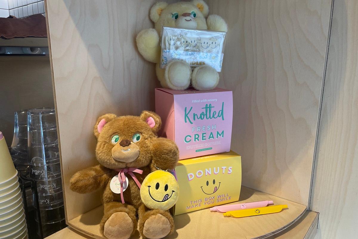 韓国旅行、韓国カフェ、韓国ドーナツ、ノーティッド、ノーティッドドーナツ、Knotted、Cafe Knotted、ノティドゥ、牛乳生クリーム、おしゃれカフェ、韓屋カフェ、安国、北村韓屋村