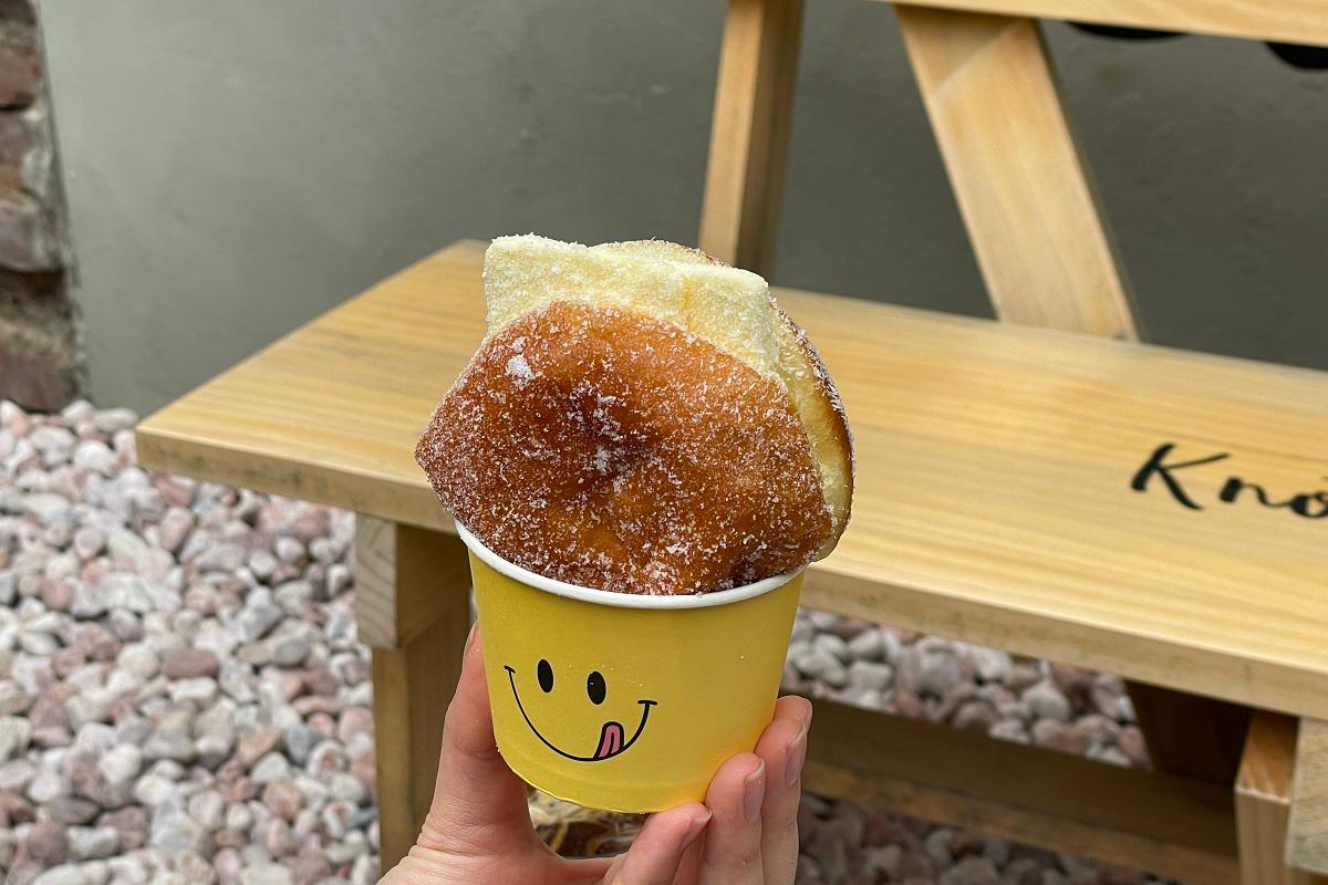 韓国旅行、韓国カフェ、韓国ドーナツ、ノーティッド、ノーティッドドーナツ、Knotted、Cafe Knotted、ノティドゥ、牛乳生クリーム、おしゃれカフェ、韓屋カフェ、安国、北村韓屋村