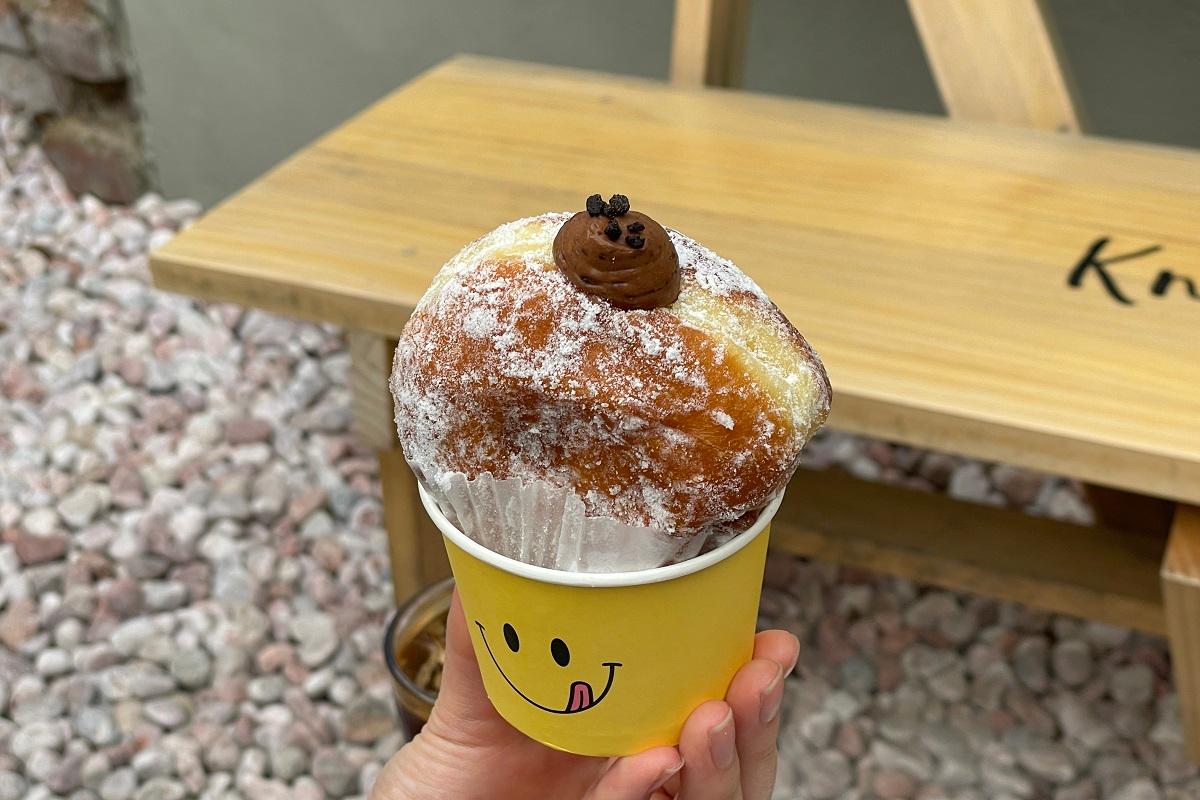 韓国旅行、韓国カフェ、韓国ドーナツ、ノーティッド、ノーティッドドーナツ、Knotted、Cafe Knotted、ノティドゥ、牛乳生クリーム、おしゃれカフェ、韓屋カフェ、安国、北村韓屋村