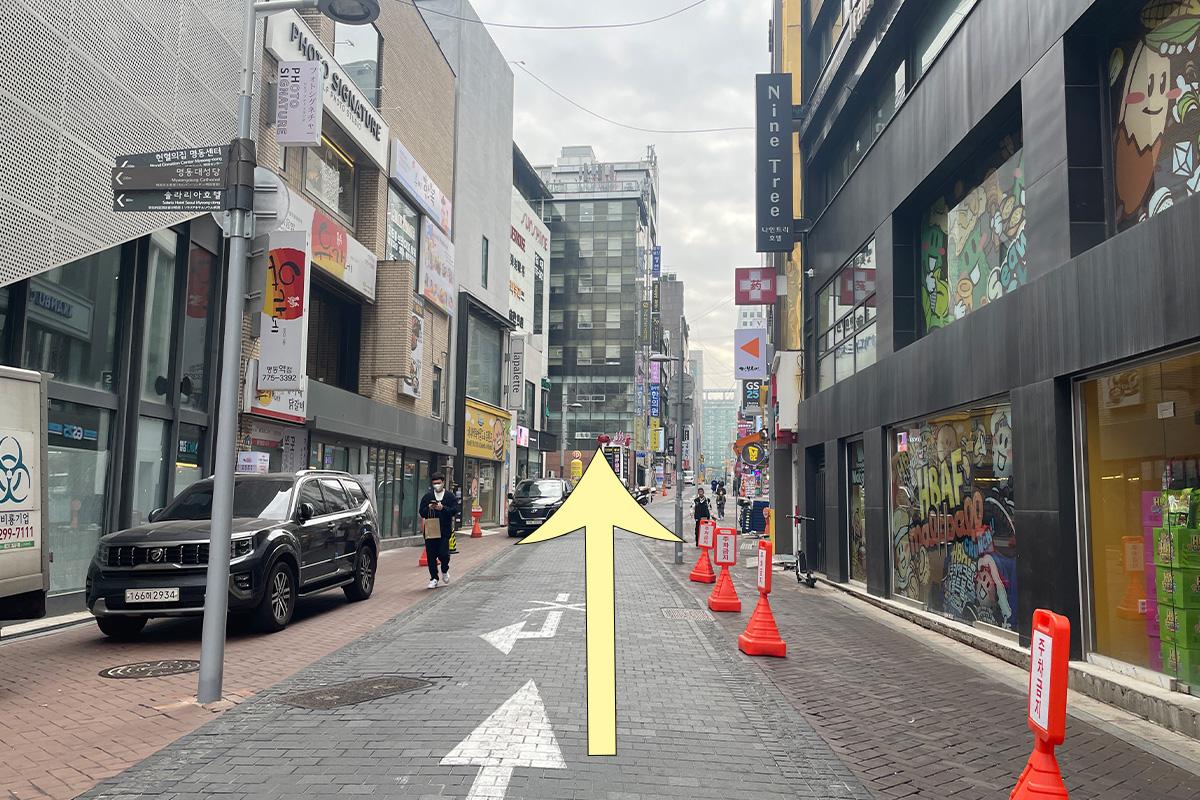 Happy Skin Spa entrance showcasing its 2022 KCIA award recognition.