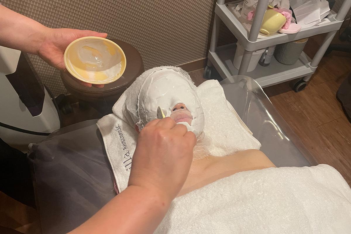đắp mặt nạ thạch cao tại SHILLA Esthetic, Myeongdong, Hàn Quốc