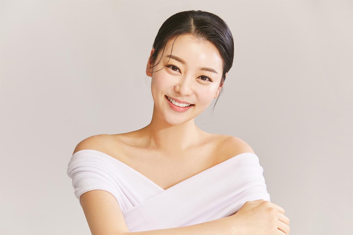 깔끔하고 모던한 인테리어의 화장실 - DR. DESIGNER 클리닉의 고급스러운 화장실 시설